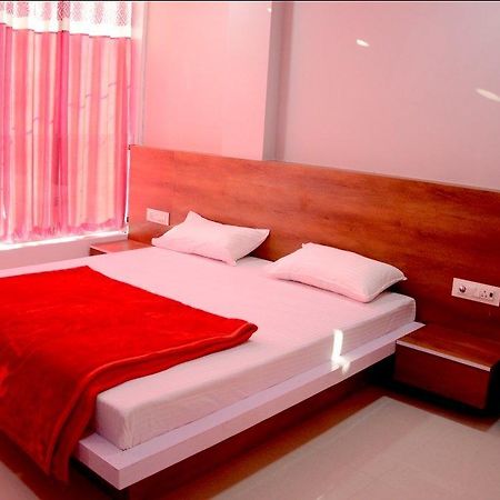 Hotel Tathastu Удджайн Екстер'єр фото