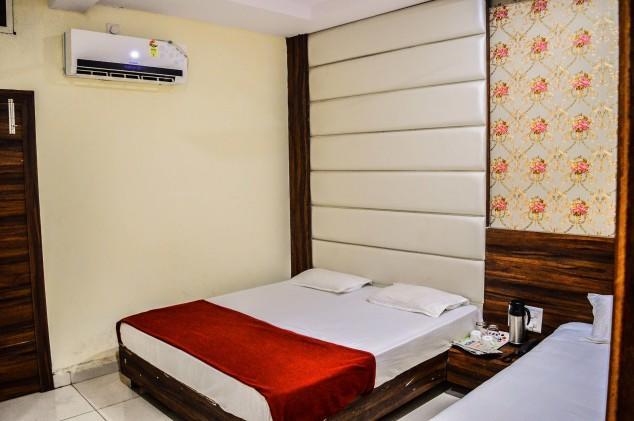 Hotel Tathastu Удджайн Екстер'єр фото